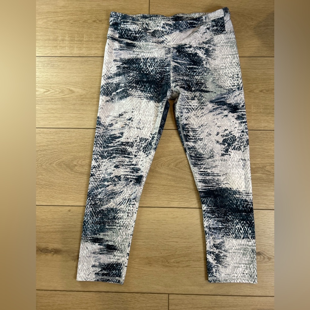 Fabletics Women's Patterned Leggings‎ - Black and White 7/8 length